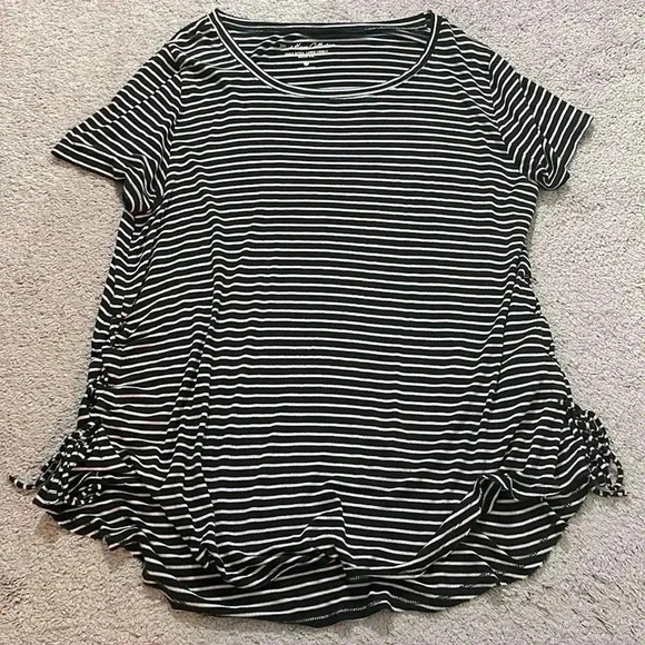 Large HOLLISTER Must Have Collection Striped T-Shirt - Picture 9 of 10